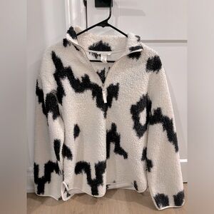 Ladies Size XS H&M Black and White Patterned Fleece Half Zip - Perfect Condition